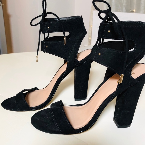 Black Sandals with Block Heel - Picture 6 of 7